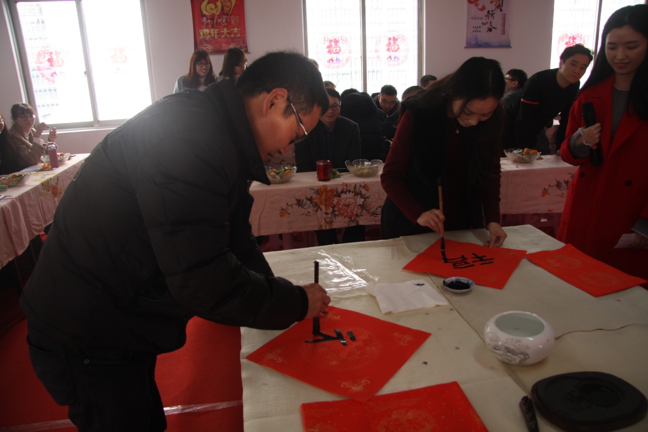 王總現場(chǎng)創(chuàng )作